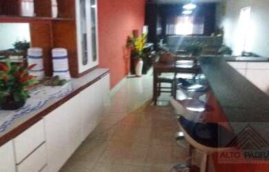 Imagem: A casa possui 1 Dormitório, 1 Banheiro, 1 Vaga na garagem