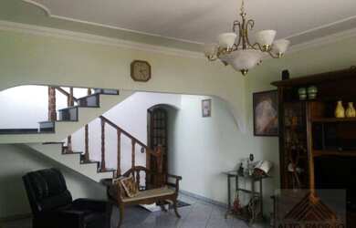 Imagem: A casa possui 3 Dormitórios, 2 Banheiros, 203m² de Área e