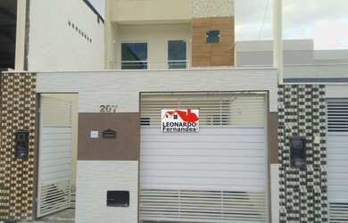 Imagem: A casa possui 3 Dormitórios e 2 Banheiros e está localizado