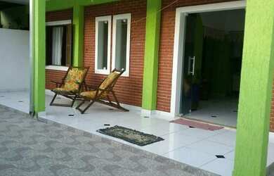 Imagem: A casa possui 2 Dormitórios, 2 Vagas na garagem, Churrasqueira