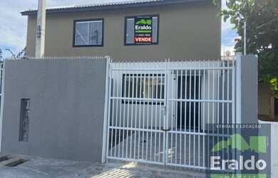 Imagem: A casa possui 3 Dormitórios, 2 Banheiros, 1 Vaga na garagem