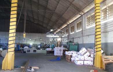 Imagem: O depósito possui 5 Vagas na garagem, 1.375m² de Área e
