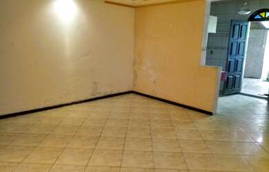 Imagem: A casa possui 5 Dormitórios, 3 Banheiros, 1 Vaga na garagem