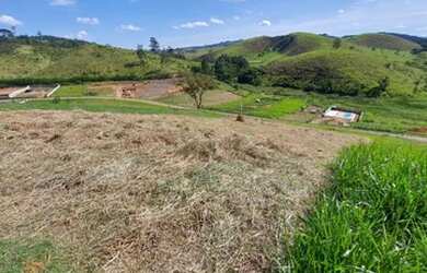 Imagem: O terreno possui 1000m² de Área e Piscina e está localizado