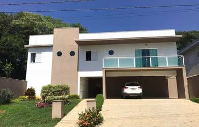 Imagem: A casa em condomínio possui 5 Dormitórios, 5 Banheiros, 5