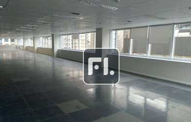 Imagem: O depósito possui 5 Vagas na garagem e 1151m² de Área e está