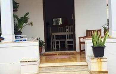 Imagem: A casa possui 5 Dormitórios, 4 Banheiros, 1 Vaga na garagem