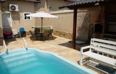 Imagem: A casa possui 2 Dormitórios, 2 Banheiros, 1 Vaga na garagem