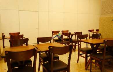 Imagem: O depósito possui 2 Vagas na garagem e 155m² de Área e está