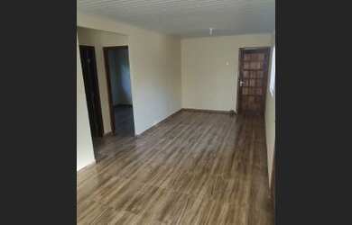 Imagem: A casa possui 2 Dormitórios, 1 Banheiro, 2 Vagas na garagem