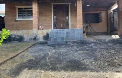 Imagem: A casa e possui 2 Dormitórios, Suítes, 2 Banheiros, 5 Vagas