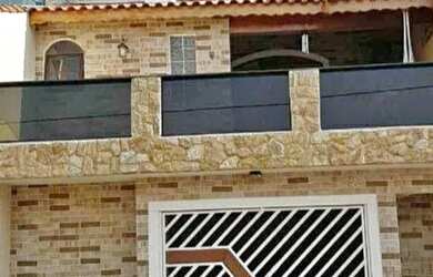 Imagem: A casa possui 3 Dormitórios, 2 Banheiros, 2 Vagas na garagem