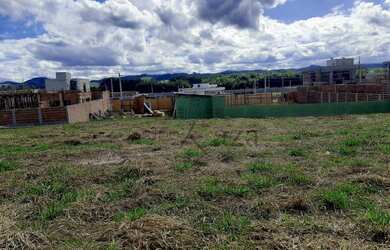 Imagem: O terreno possui 450m² de Área e está localizado em Urbanova