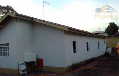 Imagem: A casa possui 2 Dormitórios, 1 Banheiro, 122m² de Área e