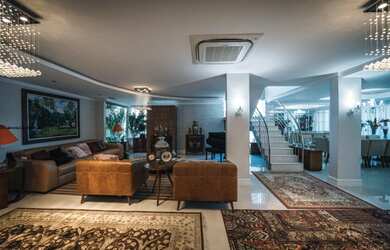 Imagem: A casa em condomínio possui 4 Dormitórios, 5 Banheiros, 3