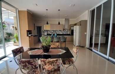 Imagem: A casa em condomínio possui 3 Dormitórios, 5 Banheiros, 4