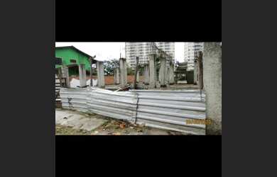 Imagem: O terreno possui 450m² de Área e está localizado em Glória