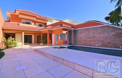 Imagem: A casa em condomínio possui 5 Dormitórios, 5 Banheiros, 4