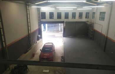 Imagem: O depósito possui 3 Vagas na garagem, 300m² de Área e está