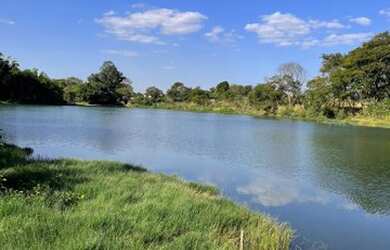 Imagem: A fazenda possui 2.200m² de Área, Churrasqueira, Piscina e