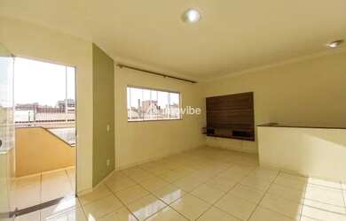 Imagem: A casa possui 3 Dormitórios, 2 Banheiros, 1 Vaga na garagem