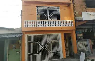 Imagem: A casa possui 2 Dormitórios, 2 Banheiros, 2 Vagas na garagem