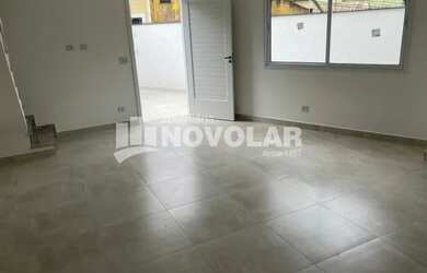 Imagem: A casa possui 2 Dormitórios, 2 Banheiros, 2 Vagas na garagem