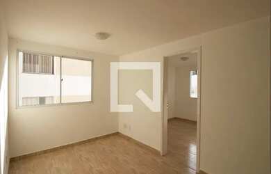 Imagem: O apartamento possui 3 Dormitórios, 1 Banheiro, 1 Vaga na garagem