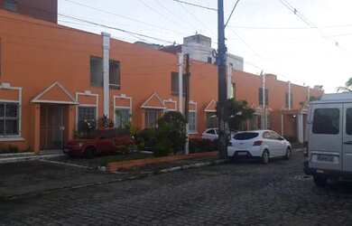 Imagem: A casa possui 3 Dormitórios, 1 Vaga na garagem, 75m² de Área