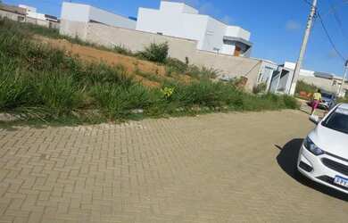 Imagem: O terreno possui 300m² de Área e está localizado em Honório