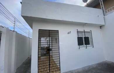 Imagem: A casa possui 2 Dormitórios, 1 Banheiro, 1 Vaga na garagem