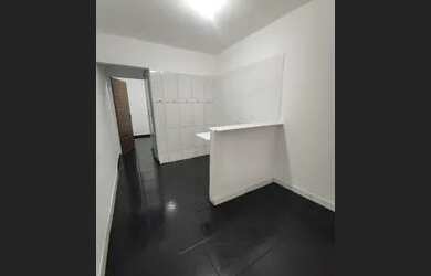 Imagem: A casa possui 1 Dormitório e 1 Banheiro e está localizado