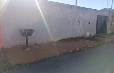 Imagem: A casa possui 3 Dormitórios, 1 Banheiro, 90m² de Área, Imóvel