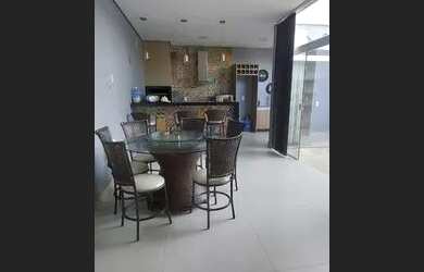 Imagem: A casa em condomínio possui 3 Dormitórios, 2 Banheiros, 2