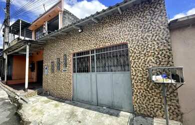 Imagem: A casa possui 3 Dormitórios, 2 Banheiros, 1 Vaga na garagem