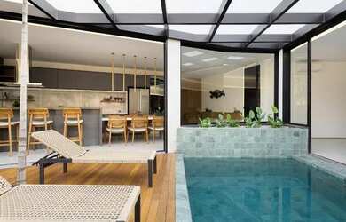 Imagem: A casa em condomínio possui 3 Dormitórios, 5 Banheiros, 3