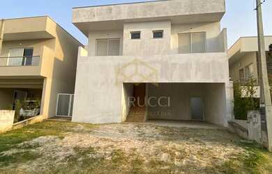 Imagem: A casa em condomínio possui 3 Dormitórios, 3 Banheiros, 4