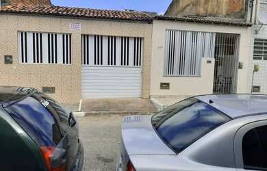 Imagem: A casa possui 2 Dormitórios, 1 Banheiro, 1 Vaga na garagem