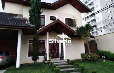 Imagem: A casa em condomínio possui 3 Dormitórios, 3 Banheiros, 4