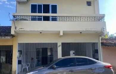 Imagem: A casa possui 4 Dormitórios, 2 Banheiros, 2 Vagas na garagem