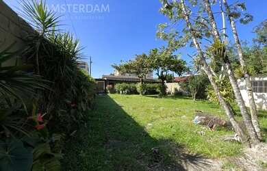 Imagem: A casa possui 3 Dormitórios, 3 Banheiros, 4 Vagas na garagem