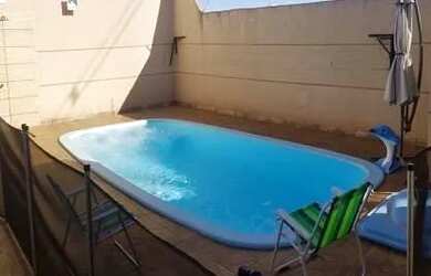 Imagem: A casa possui 3 Dormitórios, 2 Banheiros, 100m² de Área e