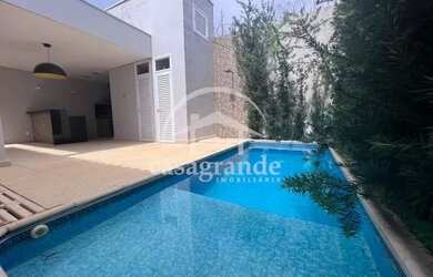 Imagem: A casa em condomínio possui 3 Dormitórios, 2 Banheiros, 3