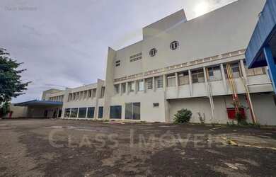 Imagem: O depósito possui 5 Vagas na garagem e 4000m² de Área e está