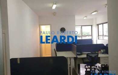 Imagem: O depósito possui 1 Vaga na garagem, 98m² de Área e está