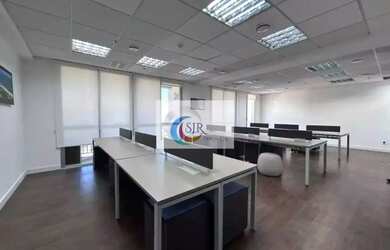 Imagem: O depósito possui 2 Vagas na garagem, 143m² de Área e está