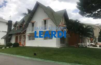 Imagem: A casa em condomínio possui 4 Dormitórios, 1 Banheiro, 3 Vagas