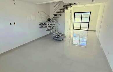 Imagem: A casa possui 2 Dormitórios, 3 Banheiros, 2 Vagas na garagem