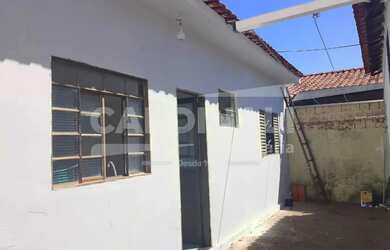 Imagem 2: Casa com boa localização, próximo a escolas e creches