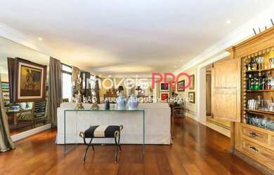 Imagem: O apartamento possui 4 Dormitórios, 5 Banheiros, 4 Vagas na